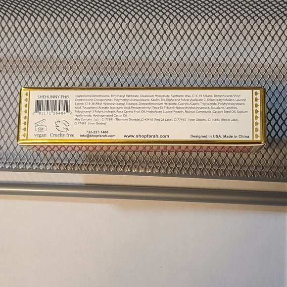 Farah Creamy Malai Blush Stick She Money -Ruby Red NIB 7 G/.25 Oz - Picture 5 of 8